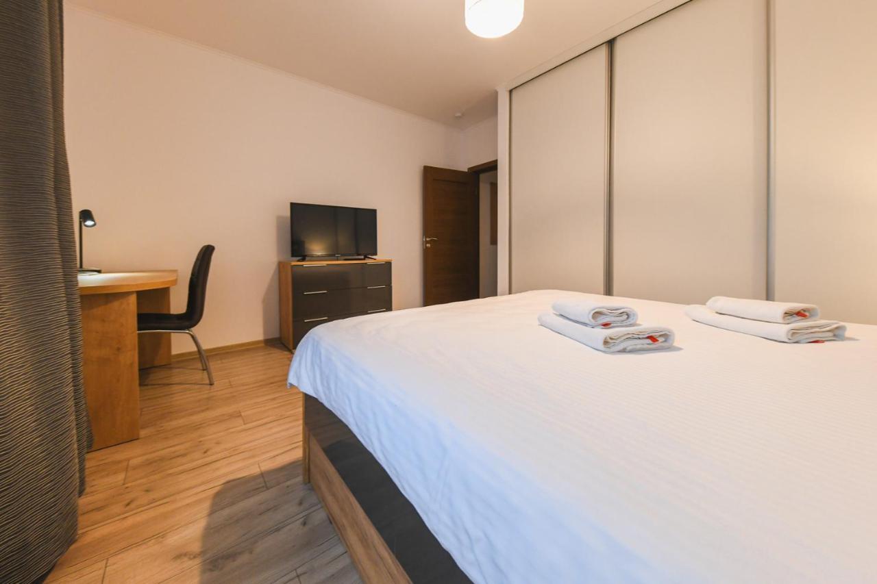 Spacious And Quiet 2 Bedroom Apartment Клуж-Напока Екстериор снимка