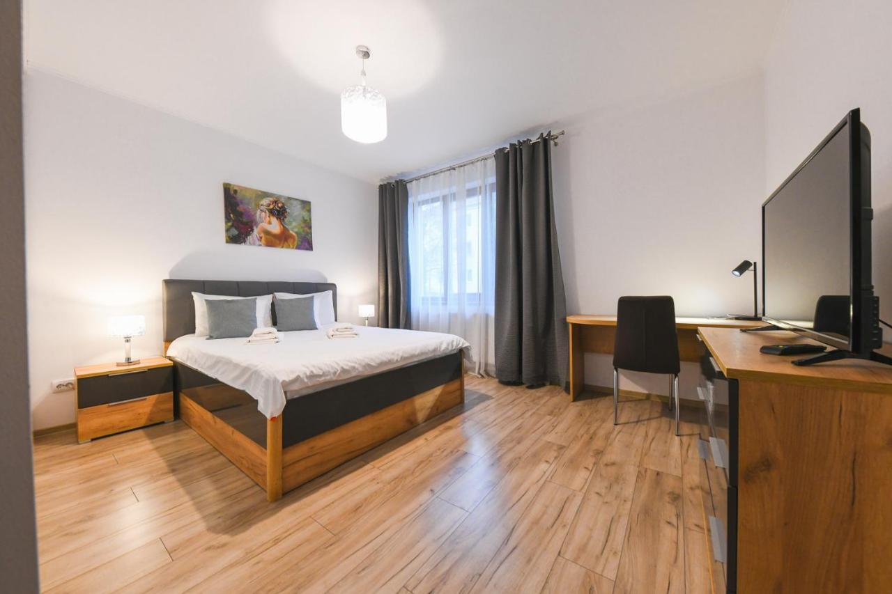 Spacious And Quiet 2 Bedroom Apartment Клуж-Напока Екстериор снимка