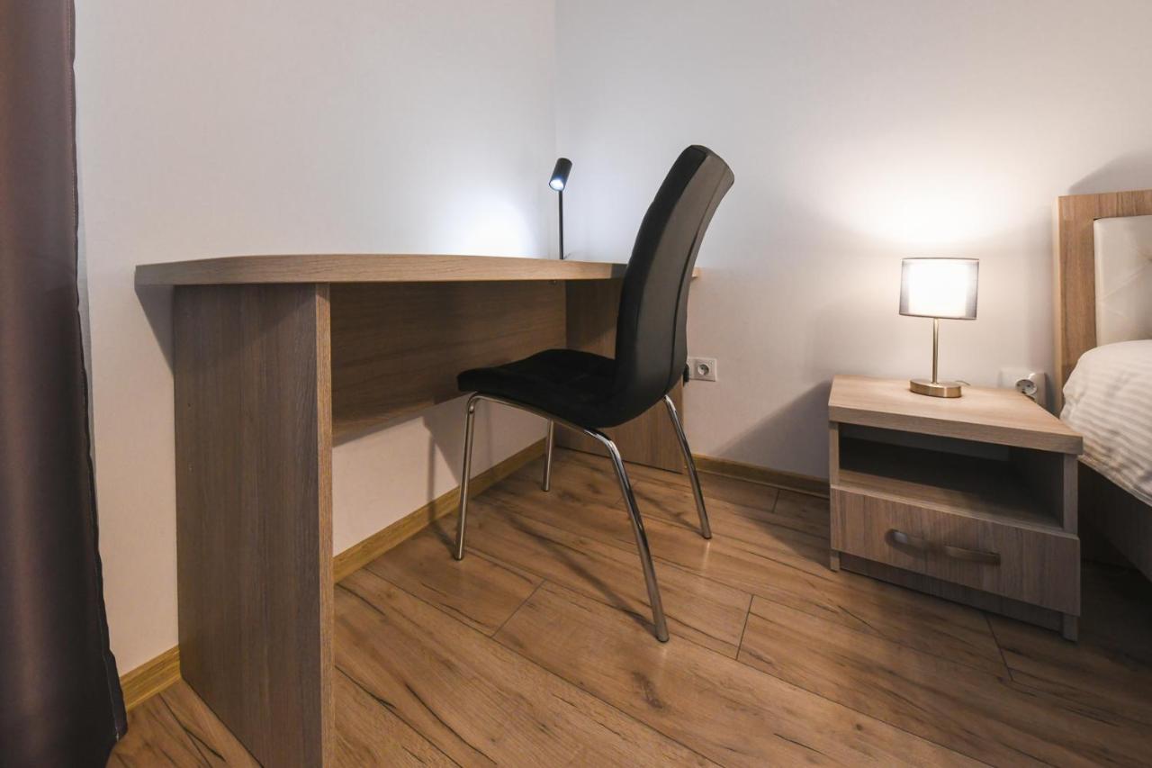 Spacious And Quiet 2 Bedroom Apartment Клуж-Напока Екстериор снимка