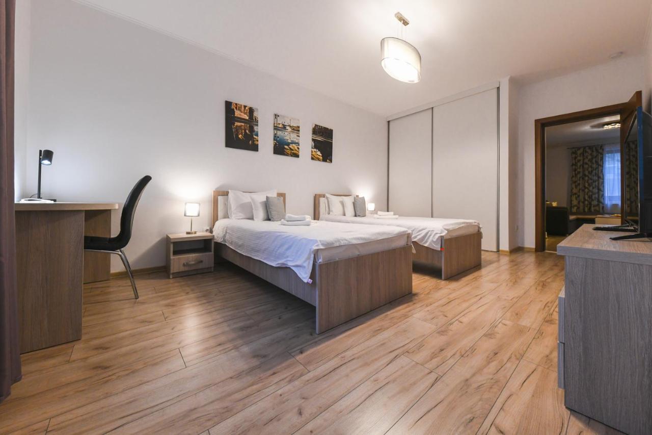Spacious And Quiet 2 Bedroom Apartment Клуж-Напока Екстериор снимка