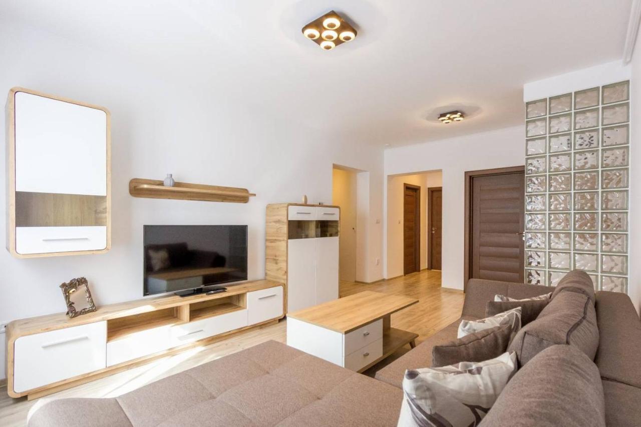 Spacious And Quiet 2 Bedroom Apartment Клуж-Напока Екстериор снимка