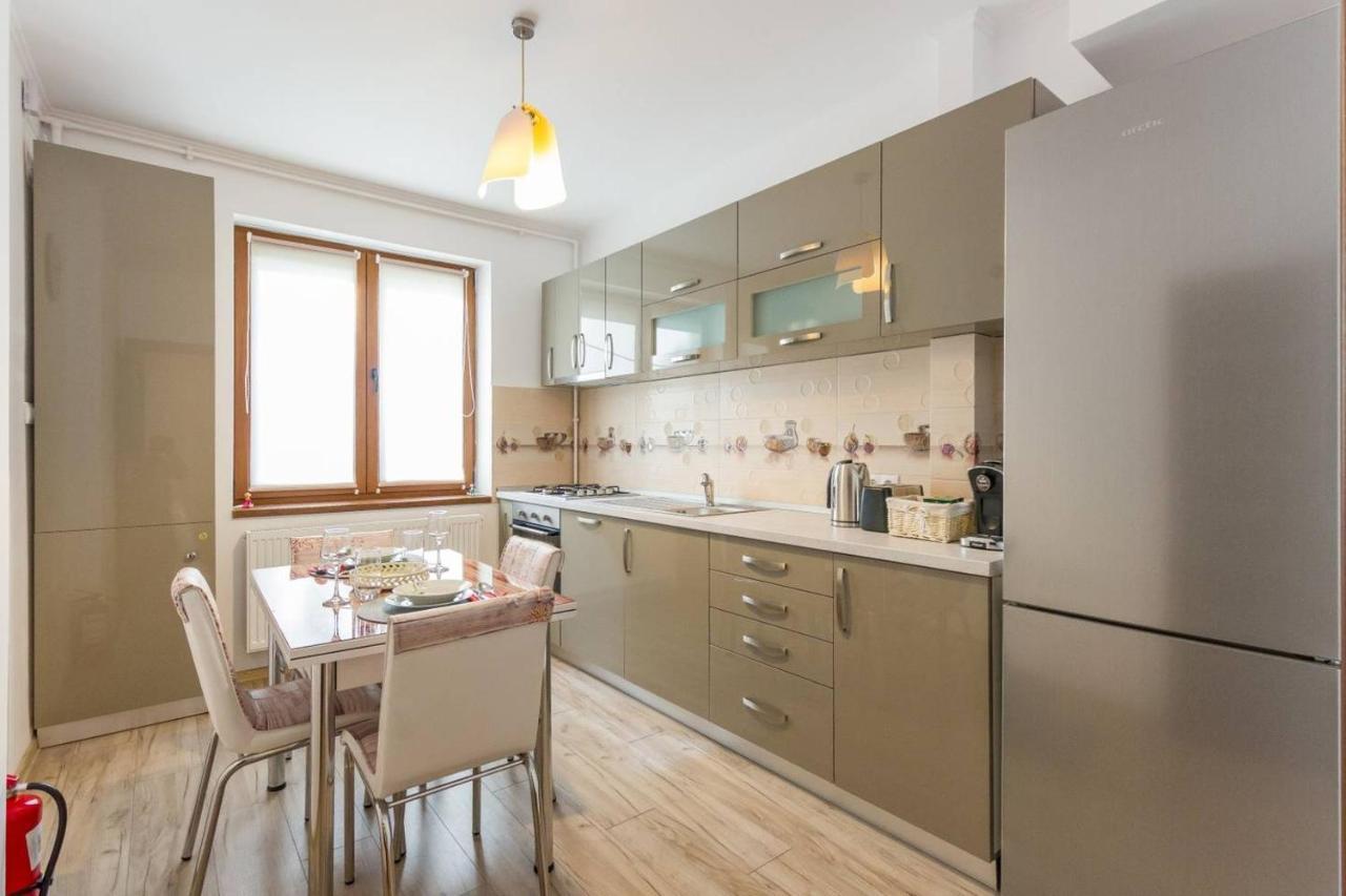 Spacious And Quiet 2 Bedroom Apartment Клуж-Напока Екстериор снимка