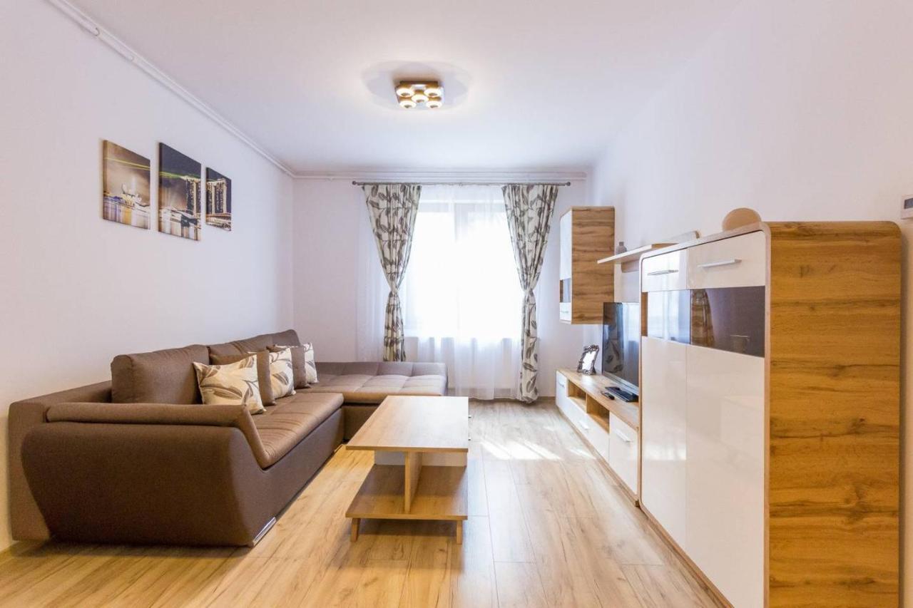 Spacious And Quiet 2 Bedroom Apartment Клуж-Напока Екстериор снимка