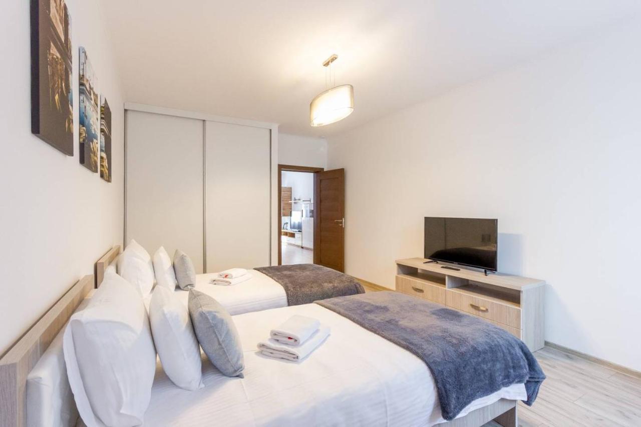 Spacious And Quiet 2 Bedroom Apartment Клуж-Напока Екстериор снимка