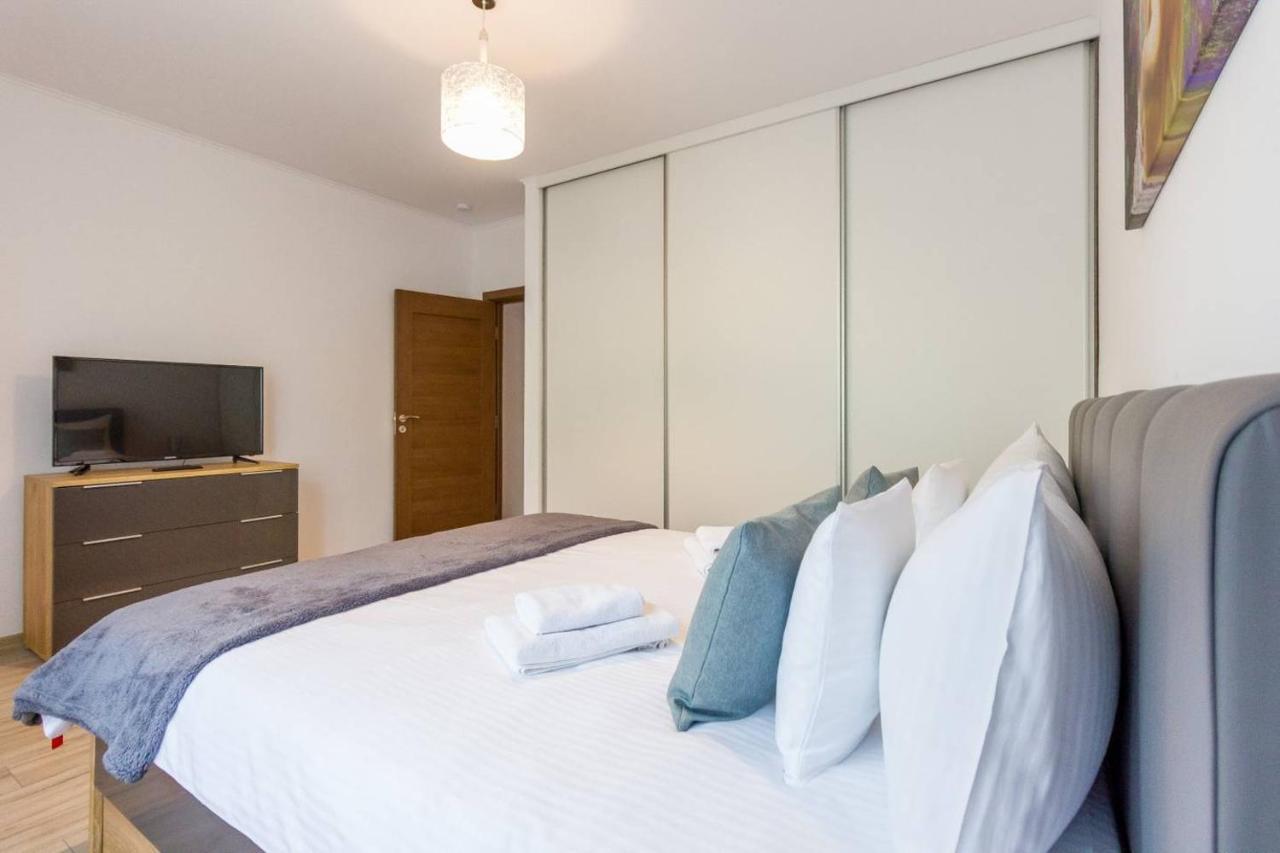 Spacious And Quiet 2 Bedroom Apartment Клуж-Напока Екстериор снимка