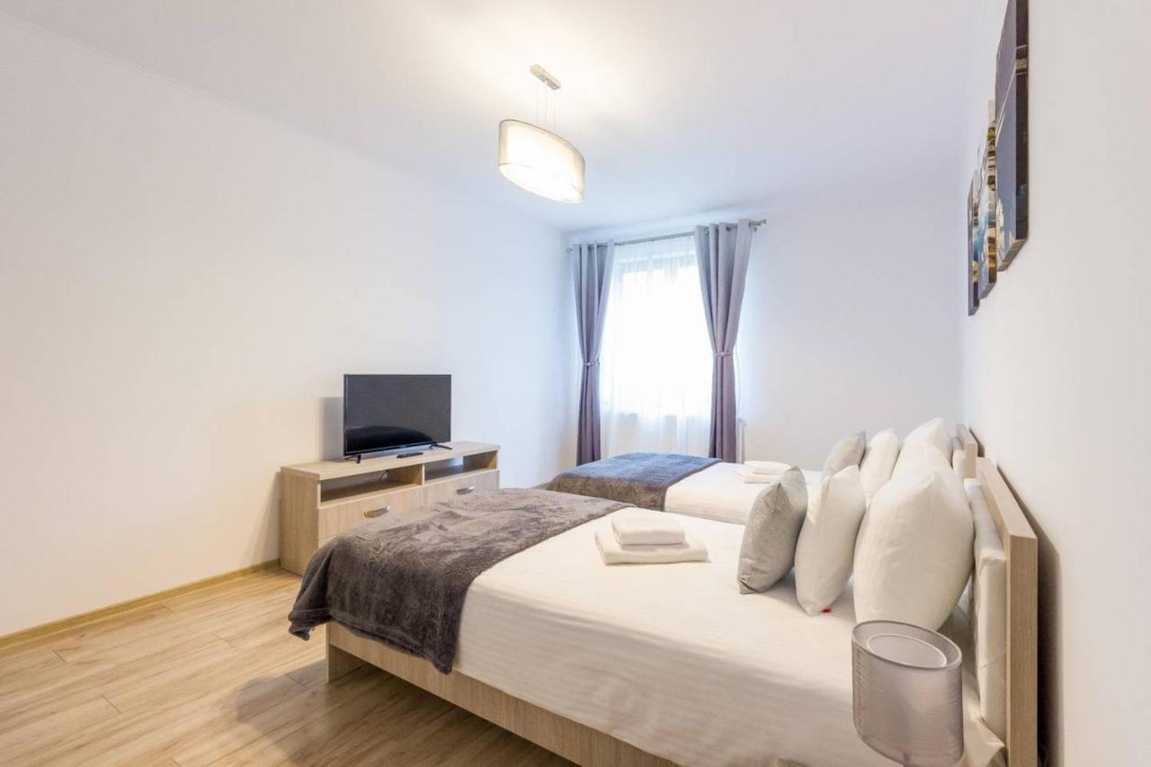 Spacious And Quiet 2 Bedroom Apartment Клуж-Напока Екстериор снимка