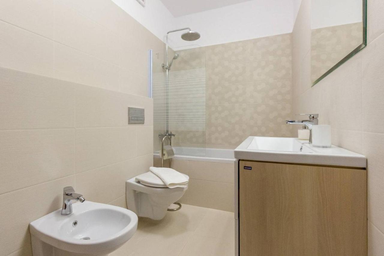 Spacious And Quiet 2 Bedroom Apartment Клуж-Напока Екстериор снимка