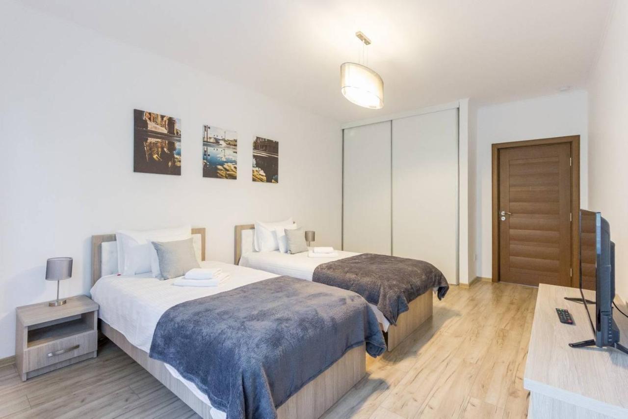 Spacious And Quiet 2 Bedroom Apartment Клуж-Напока Екстериор снимка